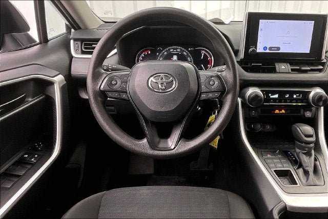 Used 2025 Toyota RAV4 LE AWD/4WD image 5