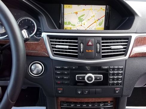 Used 2012 Mercedes-Benz E 350 4MATIC Sedan image 23