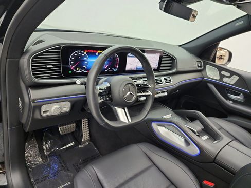 Used 2024 Mercedes-Benz GLS 450 4MATIC image 9