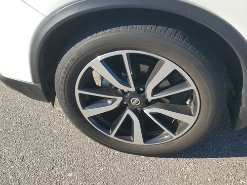 Used 2020 Nissan Rogue SL w/ Premium Package image 9