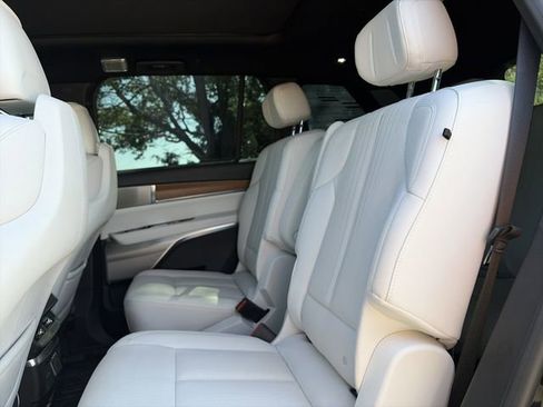 Used 2026 Cadillac Vistiq Luxury image 13