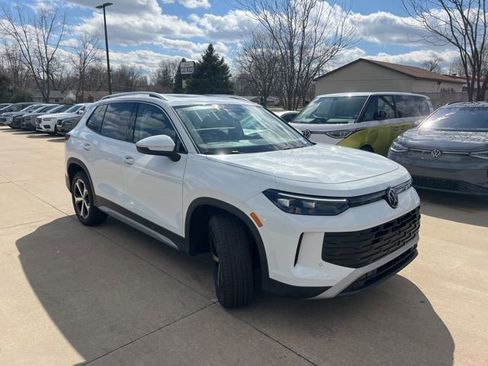 New 2026 Volkswagen Tiguan SE AWD/4WD image 1