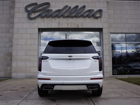 Used 2024 Cadillac XT6 Premium Luxury w/ Technology Package image 6