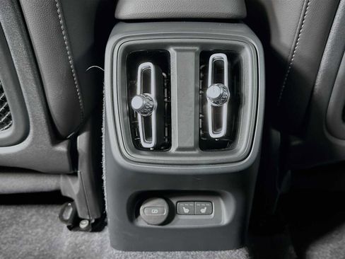 Used 2025 Volvo XC40 B5 Core w/ Protection Package Premier image 24