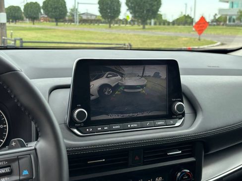 Used 2025 Nissan Rogue SV AWD/4WD image 21