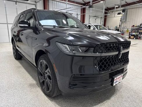 Used 2025 Lincoln Navigator Black Label AWD/4WD image 4
