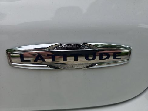 Used 2024 Jeep Compass Latitude AWD/4WD image 14