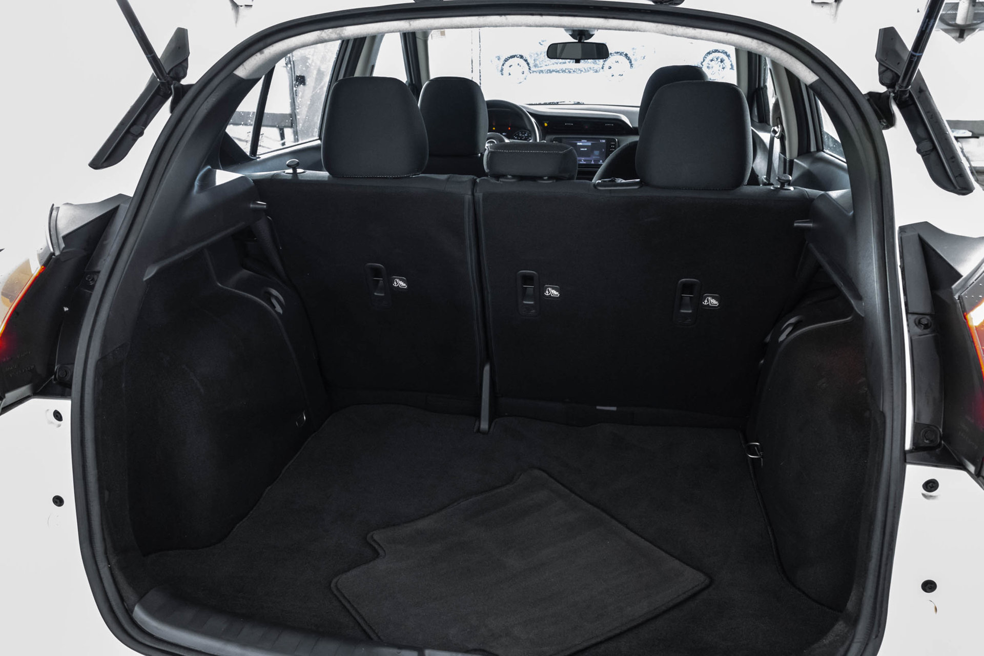 Used 2022 Nissan Kicks SV FWD image 36