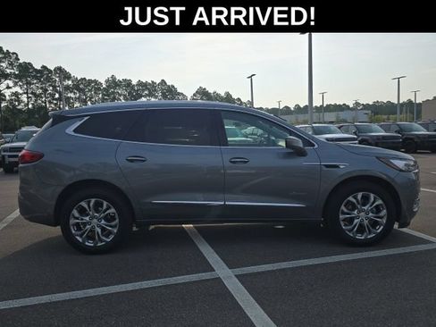 Used 2021 Buick Enclave Avenir w/ Avenir Technology Package AWD/4WD image 3