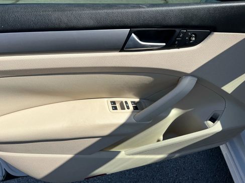 Used 2015 Volkswagen Passat 1.8T S image 22