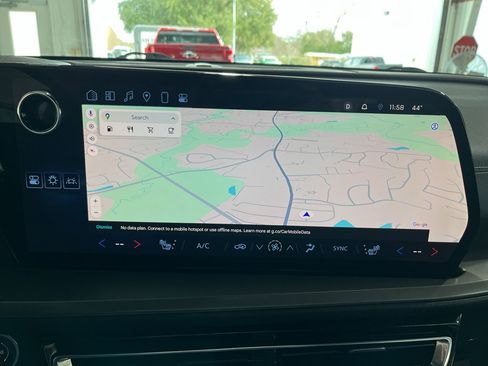 Used 2025 Chevrolet Traverse LT image 25