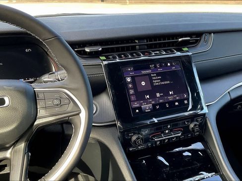 New 2025 Jeep Grand Cherokee L Altitude image 6