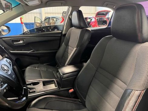 Used 2016 Toyota Camry SE image 22
