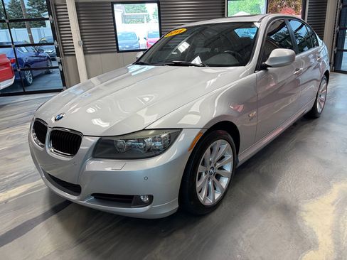 Used 2011 BMW 328i xDrive Sedan AWD/4WD image 3