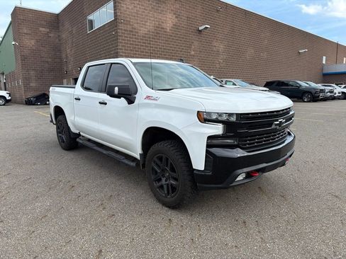 Used 2021 Chevrolet Silverado 1500 LT Trail Boss w/ Convenience Package II AWD/4WD image 2
