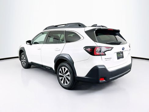 Used 2023 Subaru Outback Premium image 5