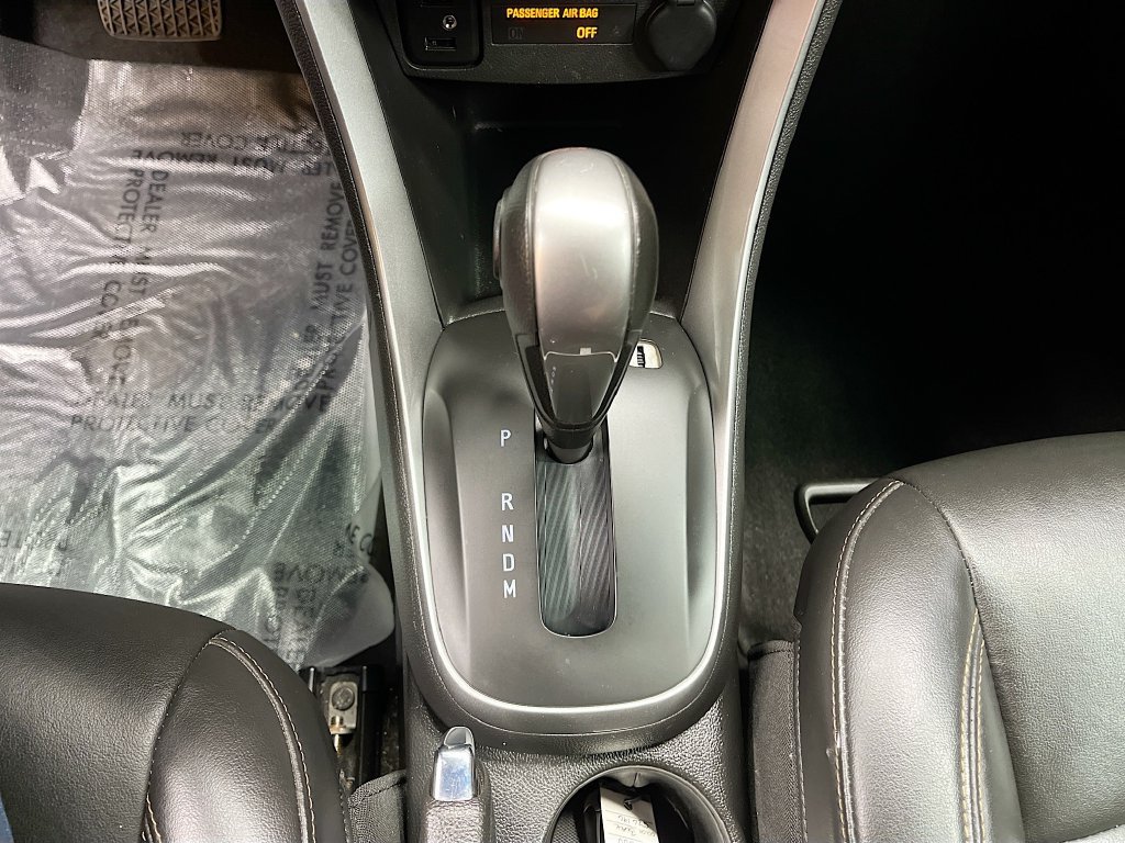 Used 2022 Chevrolet Trax LT w/ Premium Seat Package AWD/4WD image 17