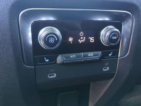 Used 2023 GMC Yukon XL Denali image 18