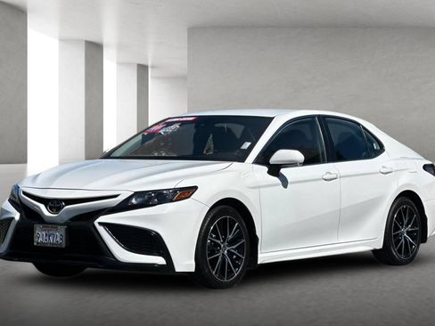 Used 2024 Toyota Camry SE FWD image 8