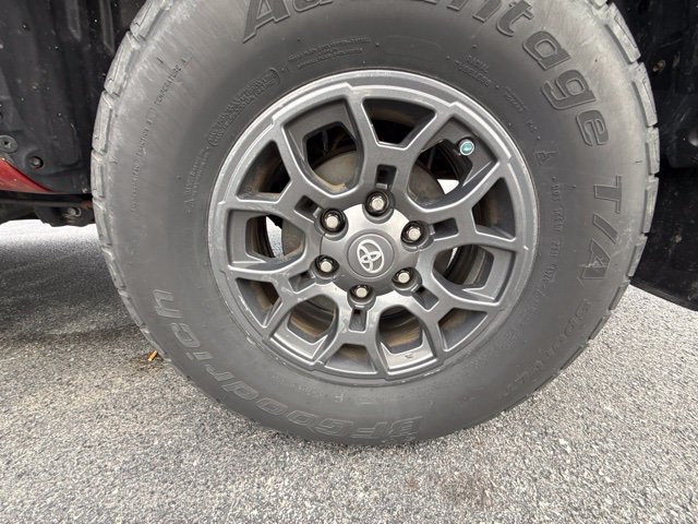 Used 2018 Toyota Tacoma SR5 AWD/4WD image 25