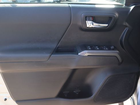 Used 2021 Toyota Tacoma TRD Sport w/ Technology Package image 16