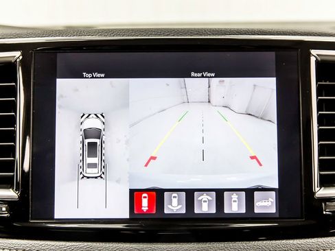 Used 2022 Chrysler Pacifica Limited w/ Uconnect Theater Family Group image 16