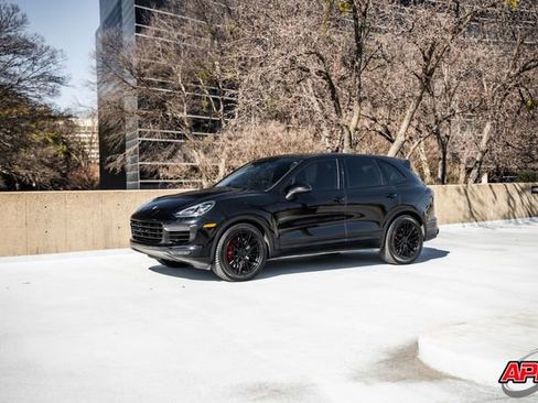 Used 2015 Porsche Cayenne Turbo image 31