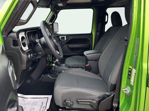 Used 2025 Jeep Wrangler Willys image 9