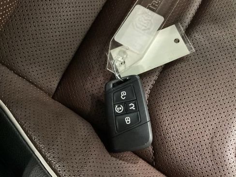 Used 2024 Volkswagen Tiguan SEL R-Line AWD/4WD image 24