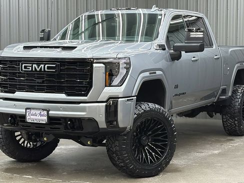 Used 2026 GMC Sierra 2500 AT4 w/ Max Trailering Package image 1