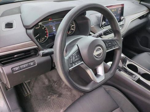 Used 2024 Nissan Altima 2.5 SV image 10