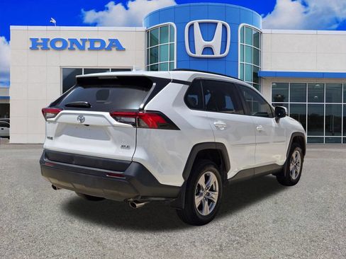 Used 2023 Toyota RAV4 XLE w/ Convenience Package FWD image 2