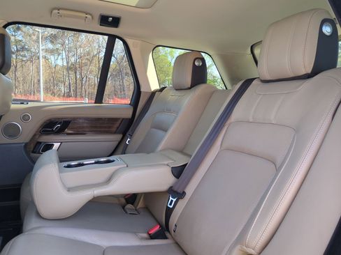 Used 2018 Land Rover Range Rover HSE image 32