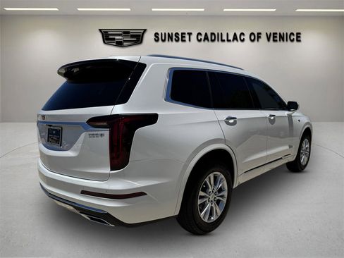 New 2025 Cadillac XT6 Luxury image 3