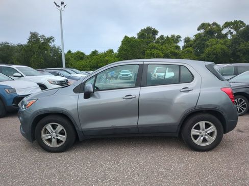Used 2020 Chevrolet Trax LS FWD image 2