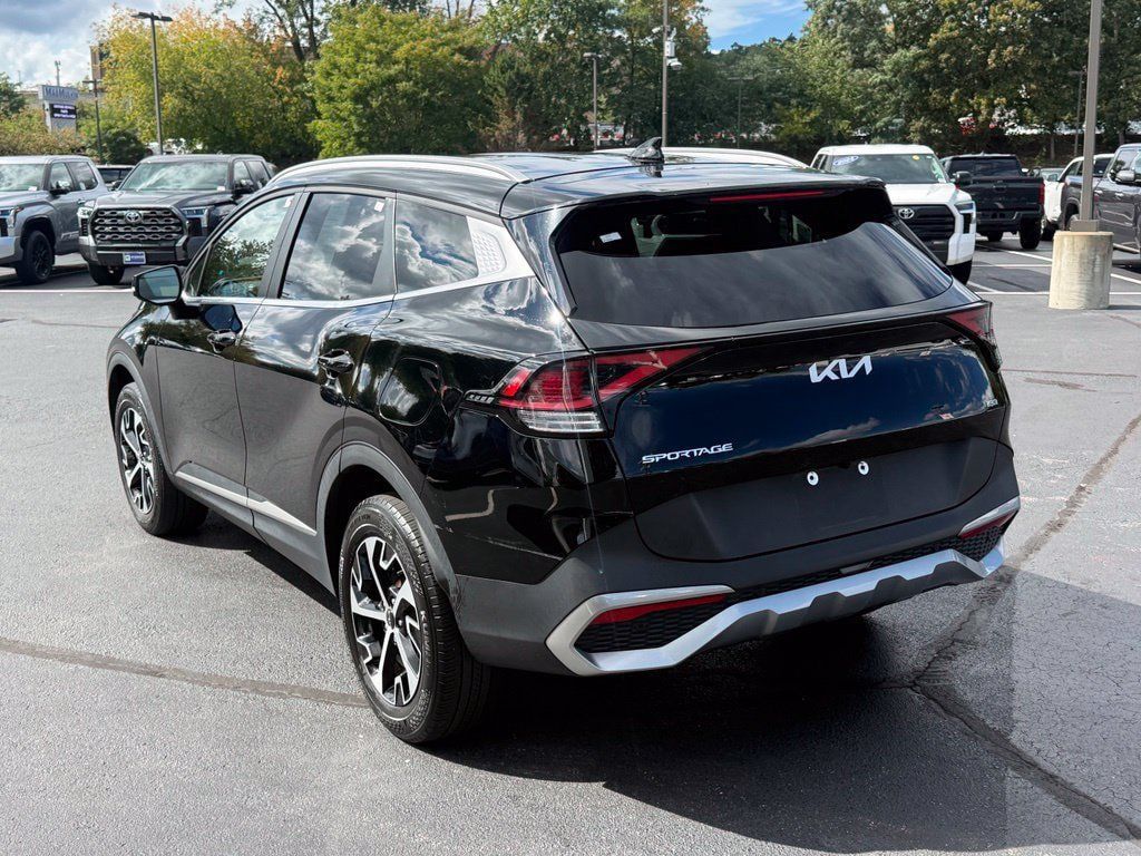 Used 2023 Kia Sportage EX AWD/4WD image 5