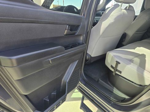 Used 2025 Toyota Tacoma SR5 AWD/4WD image 17