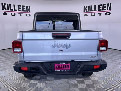 Used 2023 Jeep Gladiator Overland image 6