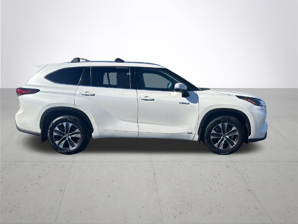 Used 2021 Toyota Highlander XLE AWD/4WD image 6