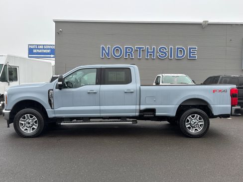 Used 2024 Ford F350 Lariat image 3