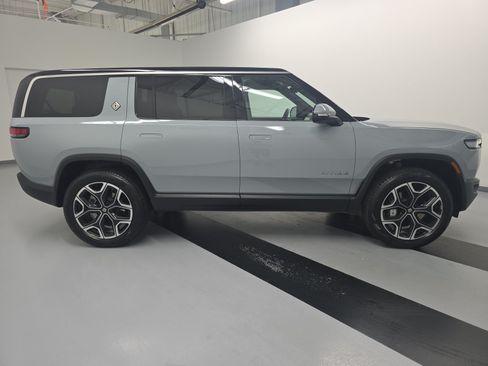 Used 2025 Rivian R1S Adventure Dual AWD/4WD image 6