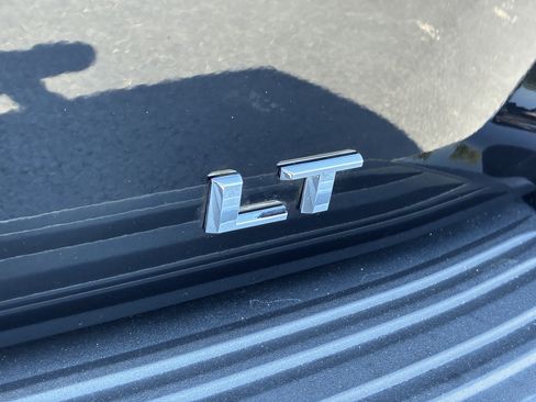 Used 2023 Chevrolet Suburban LT RWD image 11