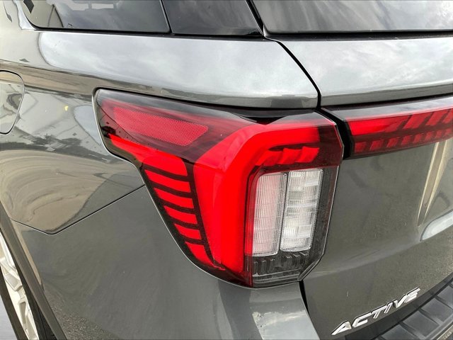 Used 2025 Ford Explorer Active w/ Active Comfort Package RWD image 28