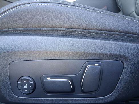 Used 2026 BMW 330i Sedan w/ Premium Package image 12