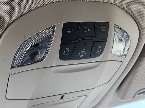 Used 2024 Chrysler Pacifica Limited FWD image 15