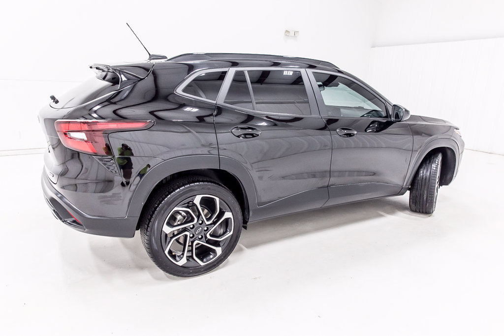 Used 2024 Chevrolet Trax RS w/ Sunroof Package FWD image 6