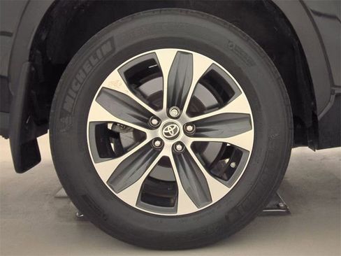 Used 2022 Toyota Highlander XLE image 12