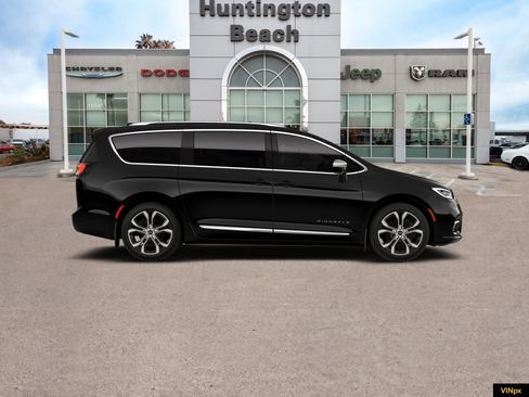 New 2026 Chrysler Pacifica Pinnacle w/ Trailer Tow Group image 9