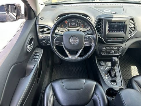 Used 2019 Jeep Cherokee Latitude Plus w/ Comfort/Convenience Group AWD/4WD image 29