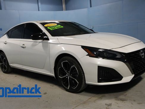 Used 2024 Nissan Altima 2.5 SR w/ SR Premium Package AWD/4WD image 1